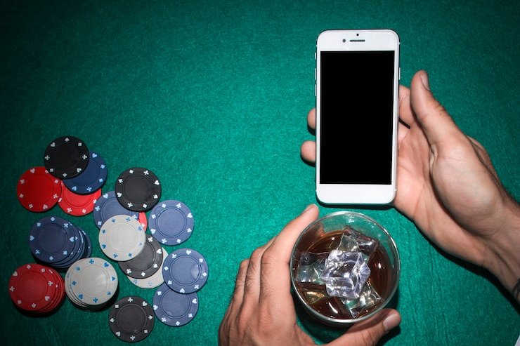 Notifikasi push untuk update permainan Notifikasi real-time untuk transaksi dan putaran